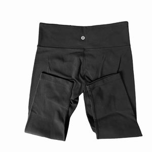 LULULEMON BLACK CROPPED LEGGINGS SIZE 6 EUC